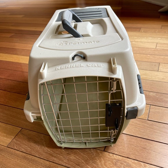 Pet Mate Small Carrier Crate - Picture 1 of 7